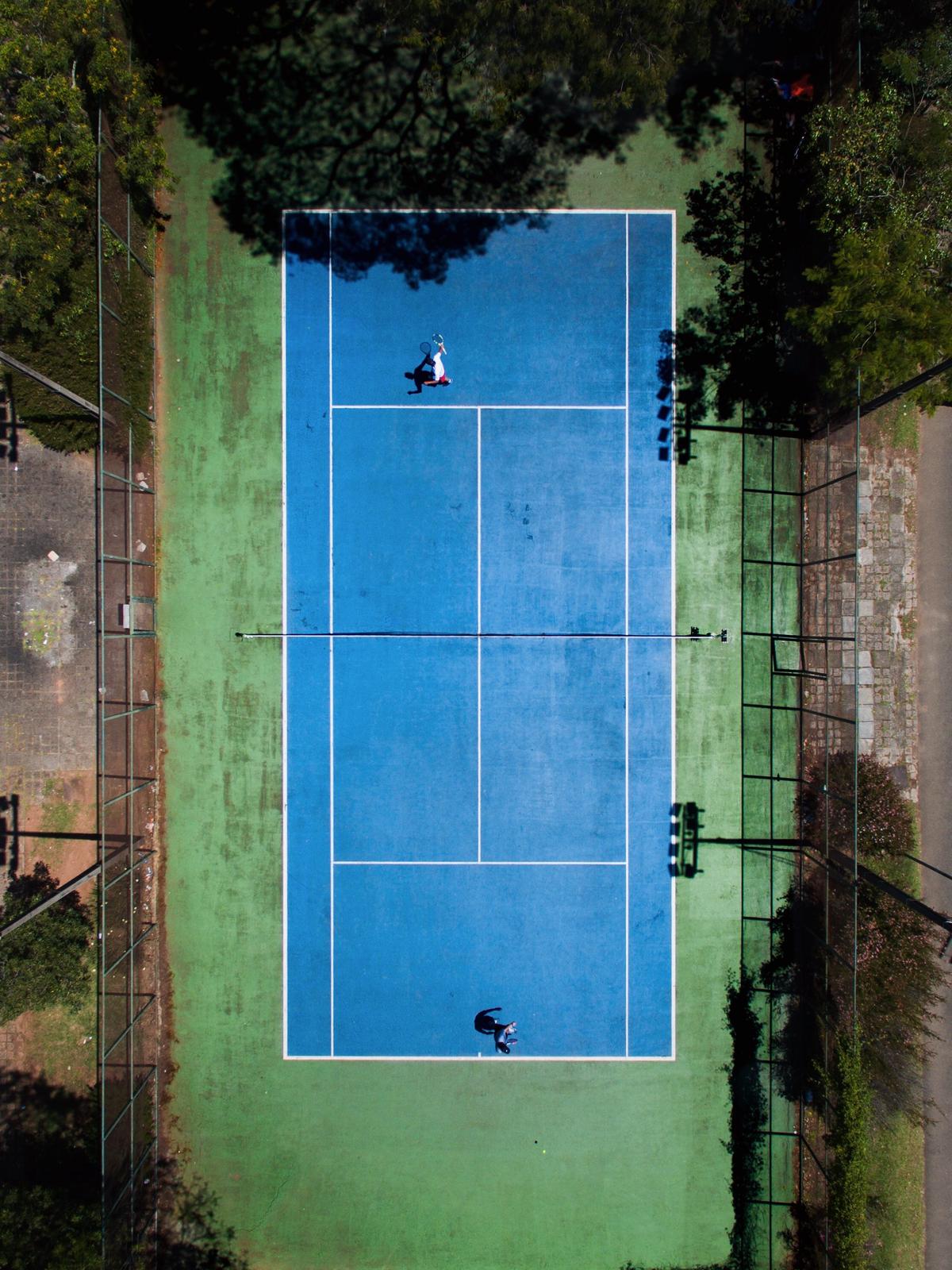 Illustration of people playing padel, showcasing the sport's growth and popularity