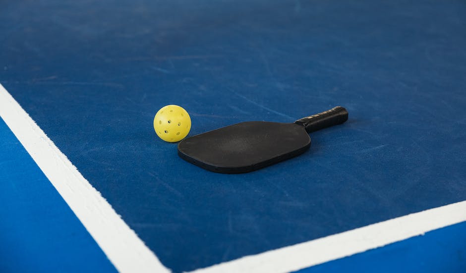 Illustration of four different rule violations in pickleball.